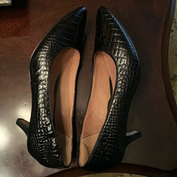 Clarks Black Embossed Croc Kitty Heeled Pumps, Comfortable Breathable Insole. 8M - Picture 3 of 8